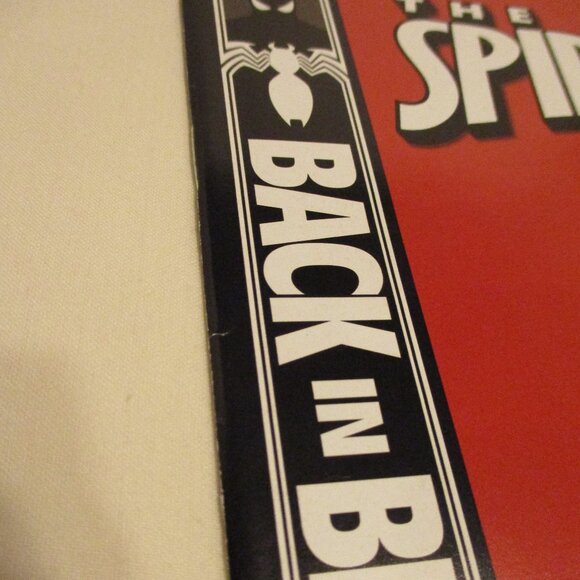 Marvel Amazing Spiderman Medium Black White Red Graphic Comic Book Bundle - Picture 7 of 9